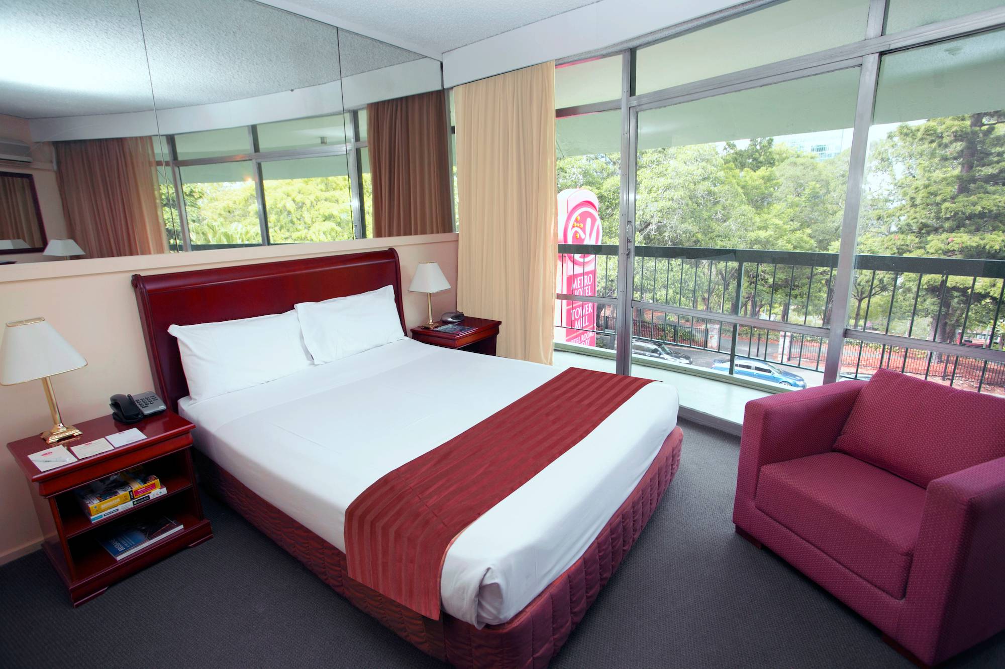Metro Hotel Tower Mill