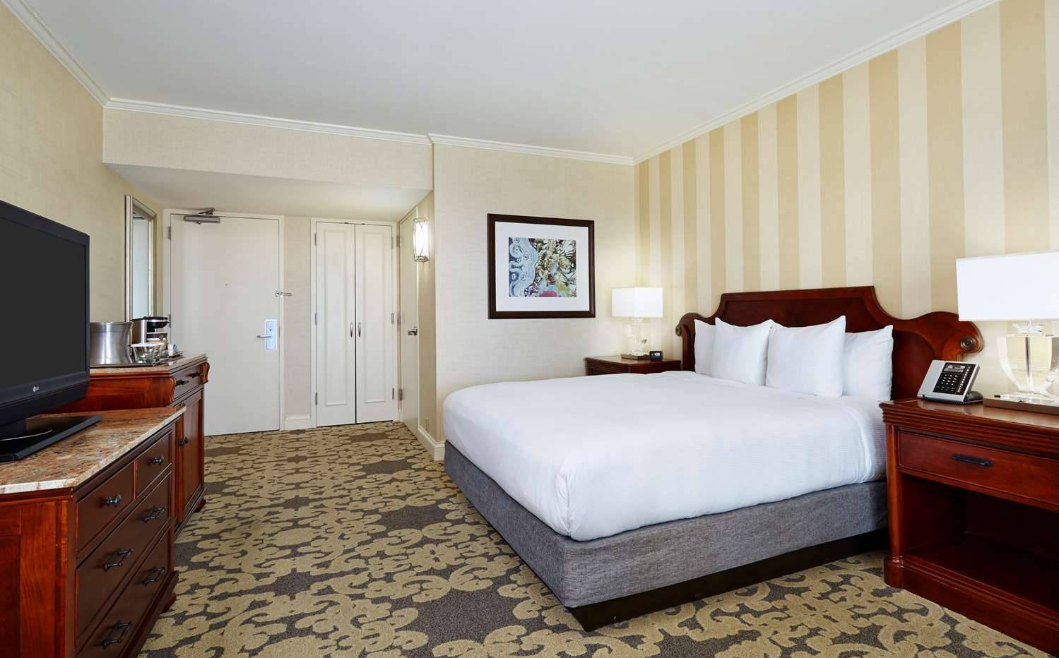 Hilton New Orleans Riverside