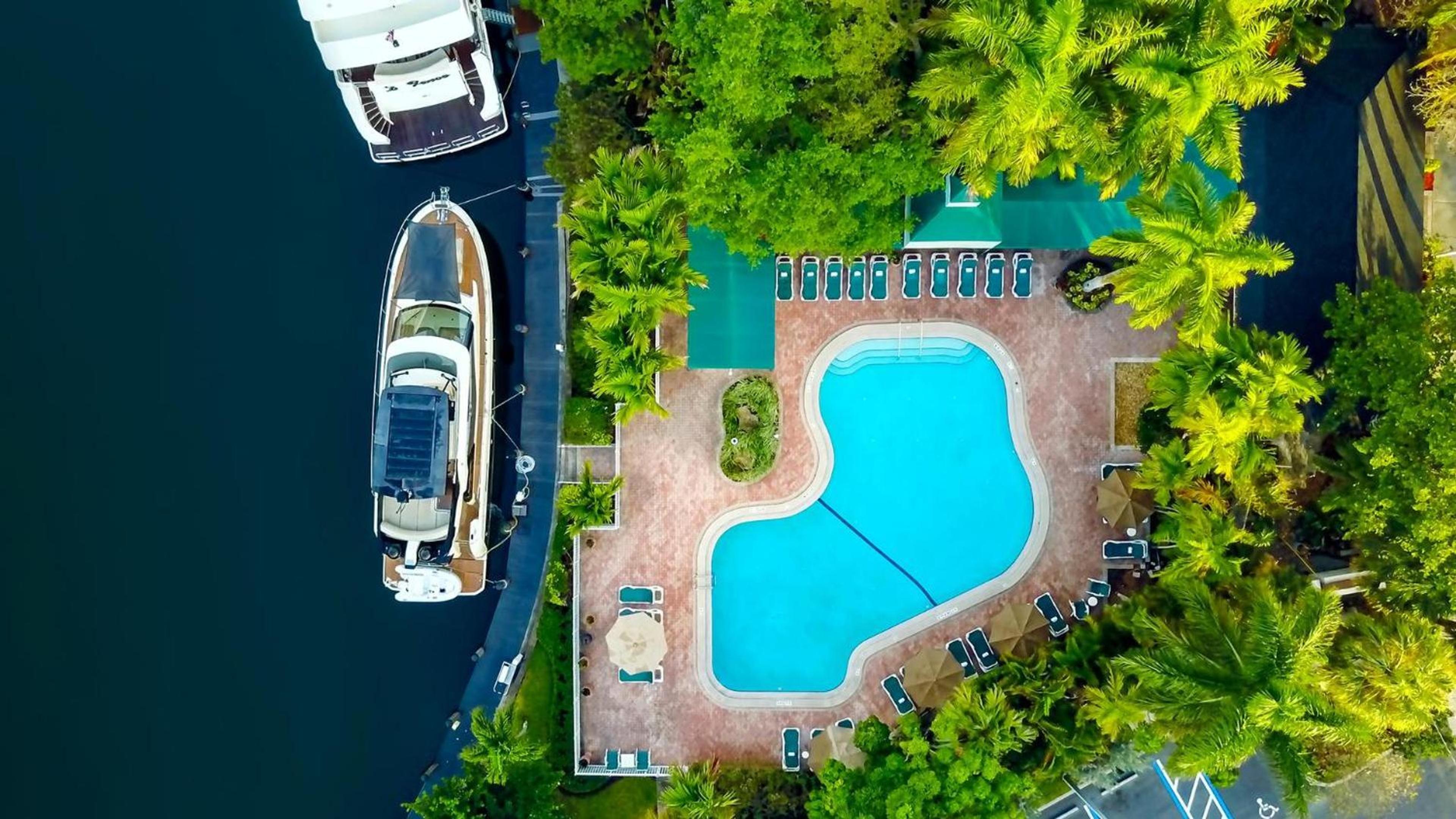 Riverside Hotel