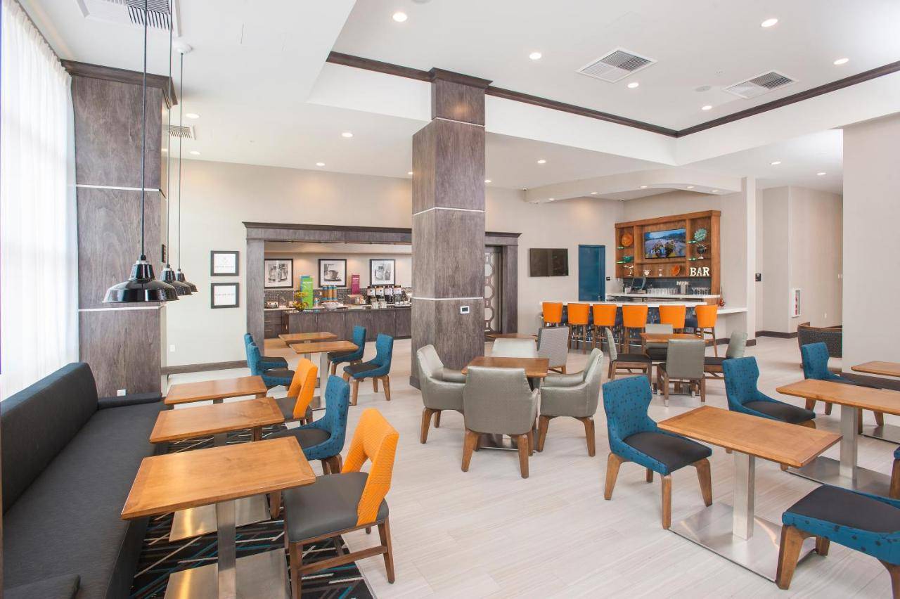 Hampton Inn & Suites LAX El Segundo