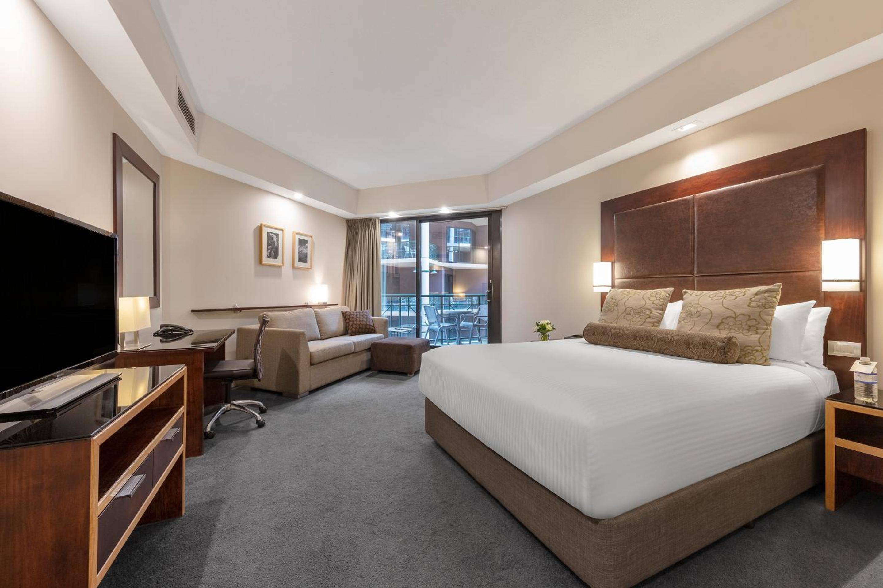 Amora Hotel Riverwalk Melbourne