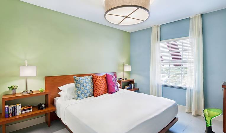 El Paseo Hotel