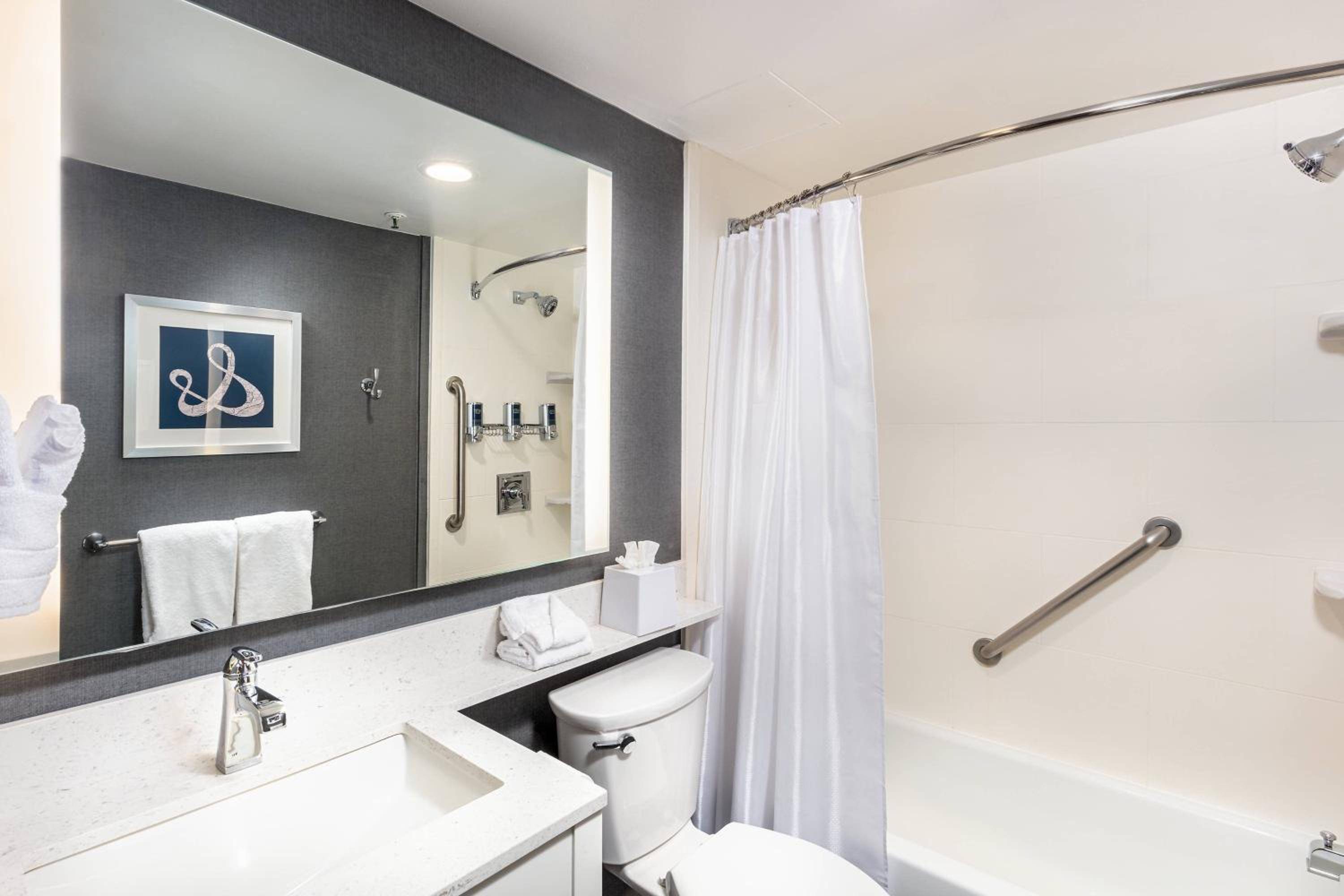 Four Points by Sheraton Los Angeles Westside